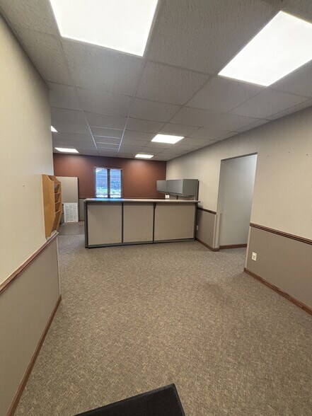 More Photos Of 830 E Green Bay Ave, Saukville Medical For Lease