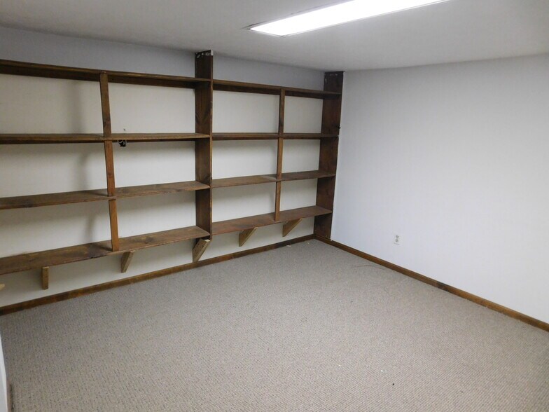More Photos Of 109 N Harrison St, Leesburg Warehouse For Sale