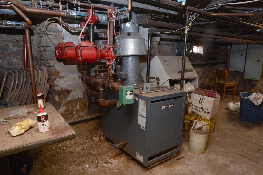 More Photos Of 101 S Main St, Richlandtown Restaurant For Sale