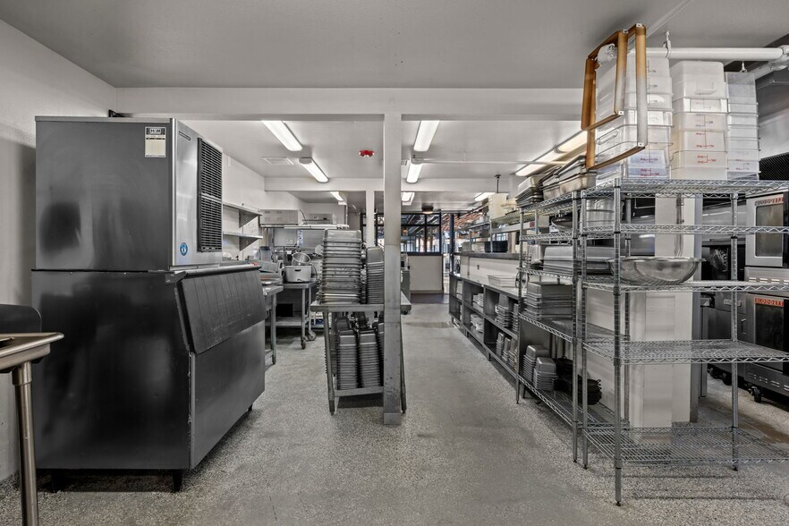 More Photos Of 121 E 2nd Ave, Niwot Restaurant For Sale