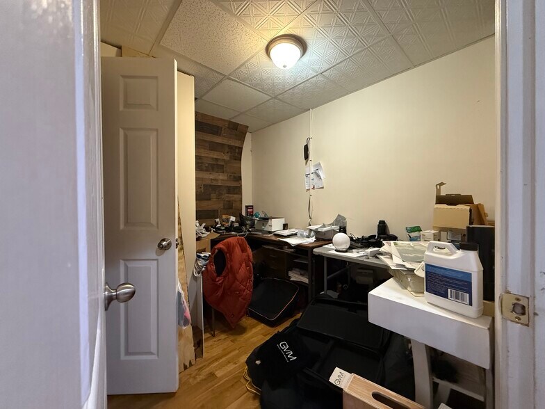 More Photos Of 923 Commercial St, Conyers Storefront For Sale