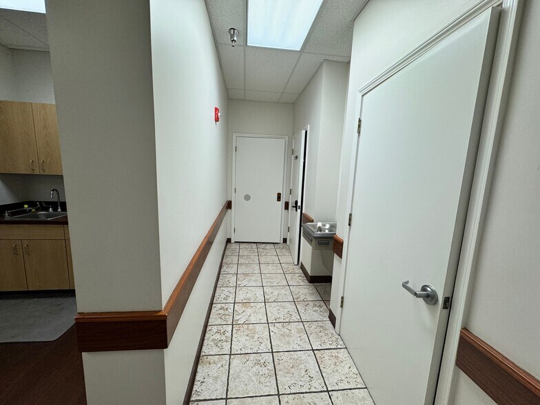 More Photos Of 1215 Dunn Ave, Jacksonville Medical For Lease