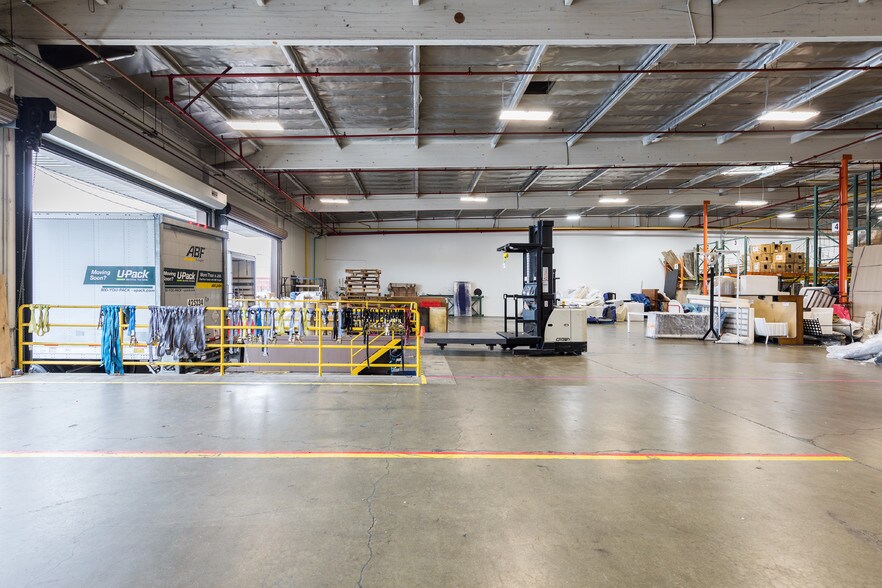 More Photos Of 1900-1950 E 25th St, Vernon Manufacturing For Lease