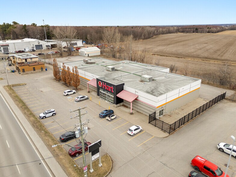 More Photos Of 2145 Boul Louis-Fréchette, Nicolet Department Store For Sale