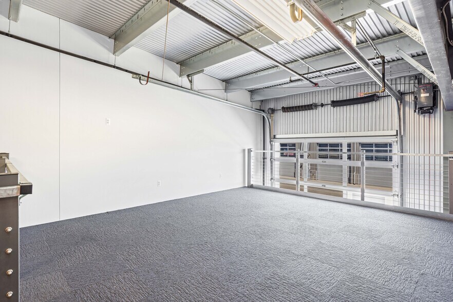More Photos Of 123 Pit Ln, Pontiac Parking Garage For Sale