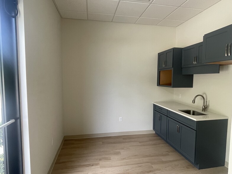More Photos Of 3369 Argent Blvd, Ridgeland Office For Lease