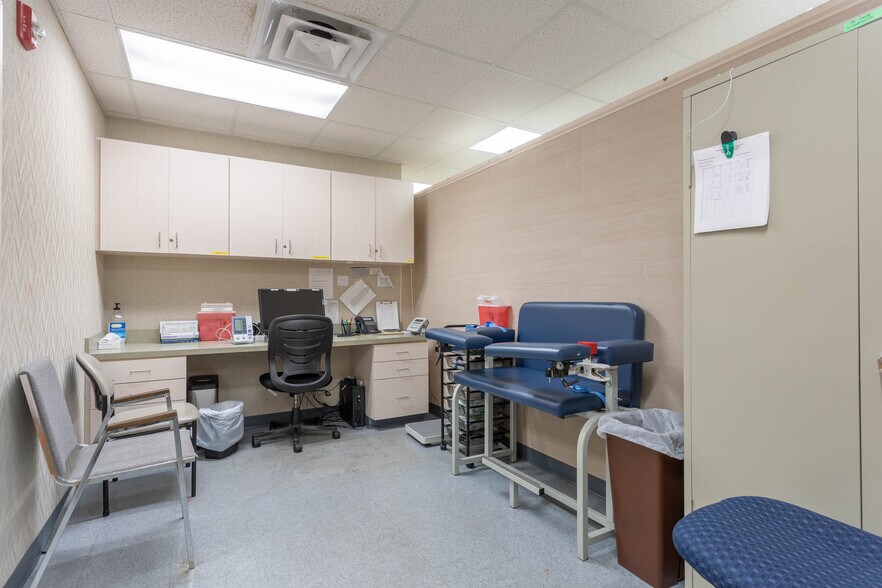 More Photos Of 730 Highland Oaks Dr, Winston-Salem Medical For Sale