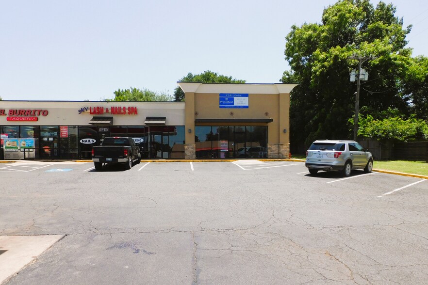More Photos Of 101 W FM 120, Pottsboro Storefront Retail Office For Lease