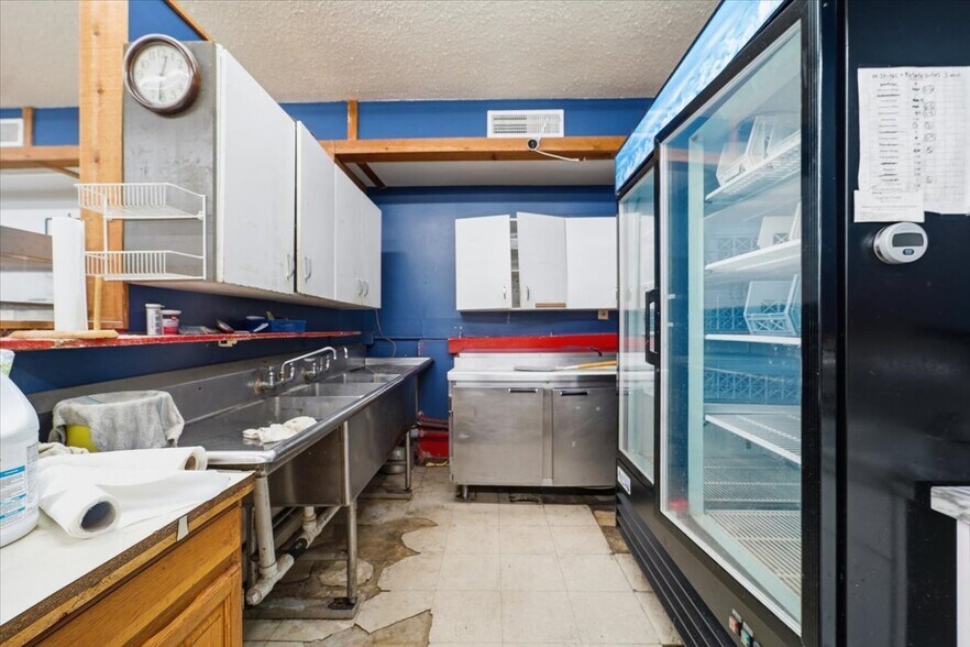 More Photos Of 407 Main St, Union Freestanding For Sale