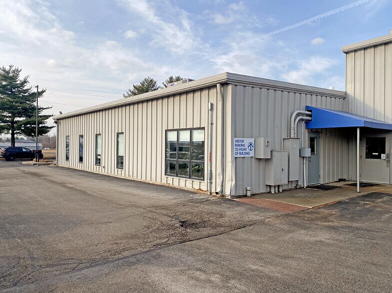 More Photos Of 5920 Gateway Industrial Dr, Belleville Warehouse For Sale