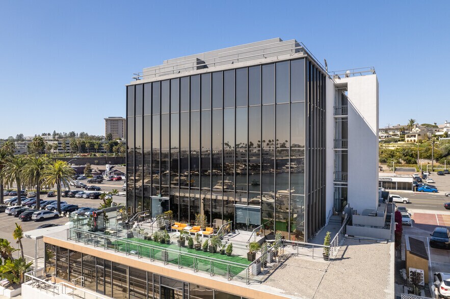 More Photos Of 3333 W Coast Hwy, Newport Beach Medical For Lease