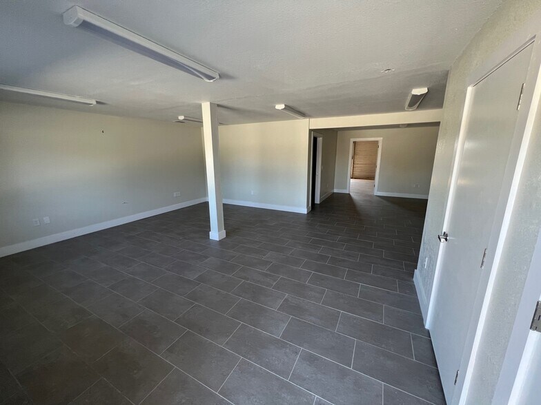 More Photos Of 2907 Brooks St, Lakeland Industrial For Lease