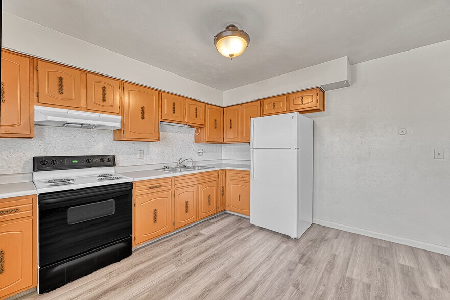 More Photos Of 490 E Elm St, Elizabeth Apartments For Sale