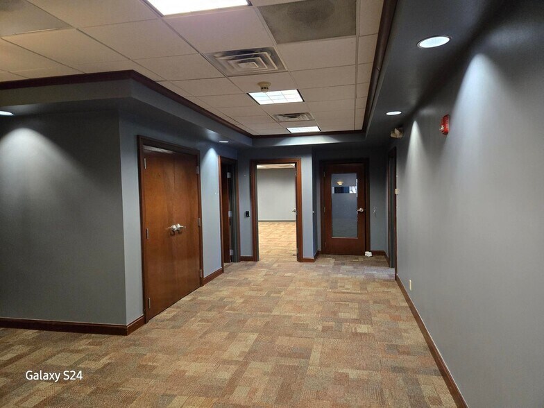 More Photos Of 9 Cornell Rd, Latham Office For Lease
