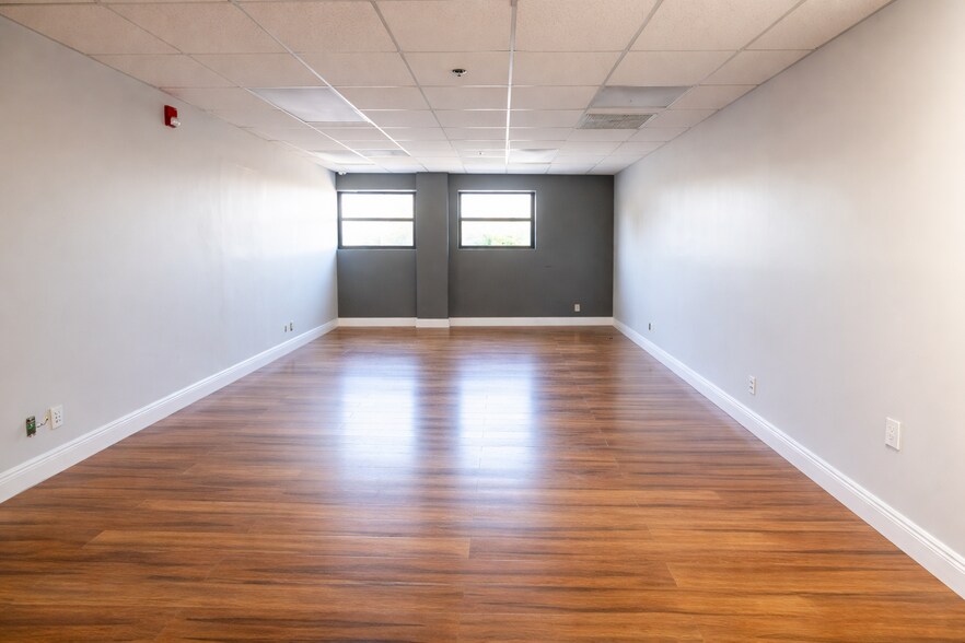More Photos Of 5979 NW 151st St, Miami Lakes Office For Lease