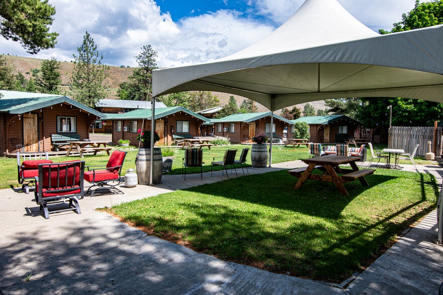 More Photos Of 808 N Cascades Hwy, Winthrop Hotel For Sale