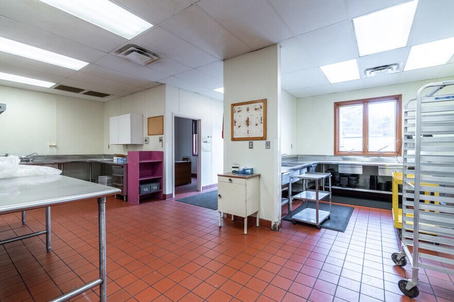 More Photos Of 25 Victory Noll Dr, Huntington Healthcare For Sale