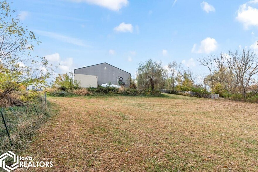 More Photos Of 110 E Union St, Unionville Restaurant For Sale