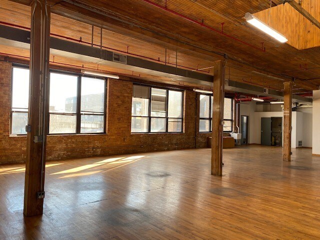 More Photos Of 4410 N Ravenswood Ave, Chicago Loft Creative Space For Lease