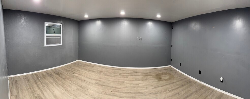 More Photos Of 3901 NE 5th Ter, Oakland Park Warehouse For Lease