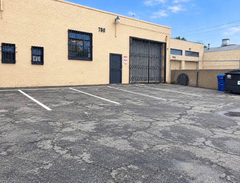 More Photos Of 790 E Washington Blvd, Los Angeles Warehouse For Sale