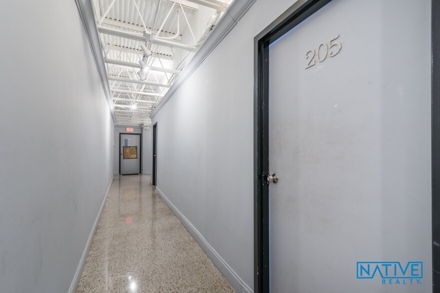 More Photos Of 218 Commercial Blvd, Fort Lauderdale Storefront Retail Office For Lease