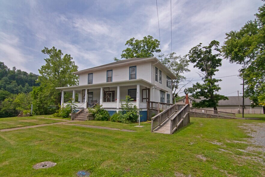 More Photos Of 101 Davis st, Alderson Freestanding For Sale