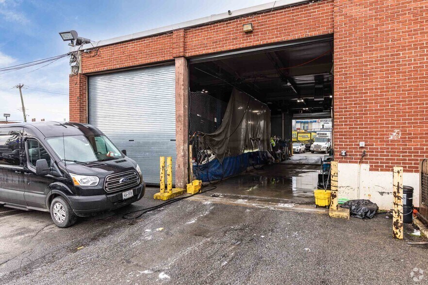 More Photos Of 460 Kingsland Ave, Brooklyn Truck Terminal For Lease