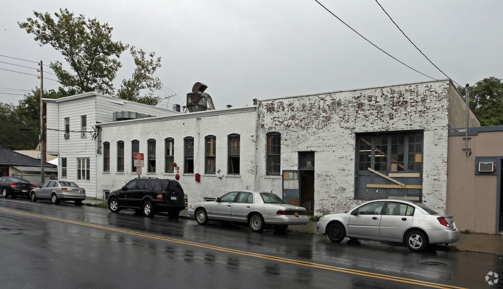 More Photos Of 90 W Sanford Blvd, Mount Vernon Manufacturing For Lease