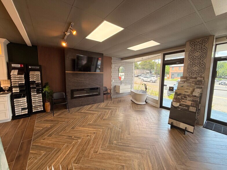 More Photos Of 7185 Lee Hwy, Falls Church Storefront For Sale
