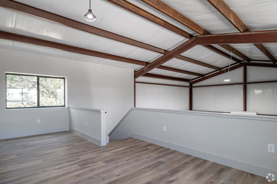 More Photos Of 15210 Fitzhugh Rd, Austin Flex For Sale