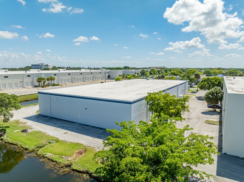 More Photos Of 6630 NW 16th Ter, Fort Lauderdale Warehouse For Lease