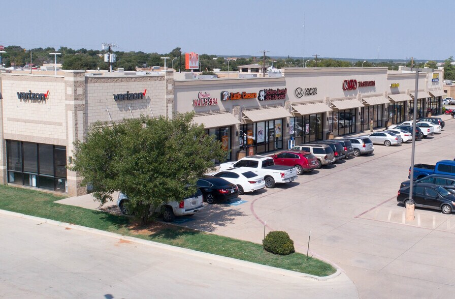 More Photos Of 309 NE Georgia Ave, Sweetwater Storefront Retail Office For Lease