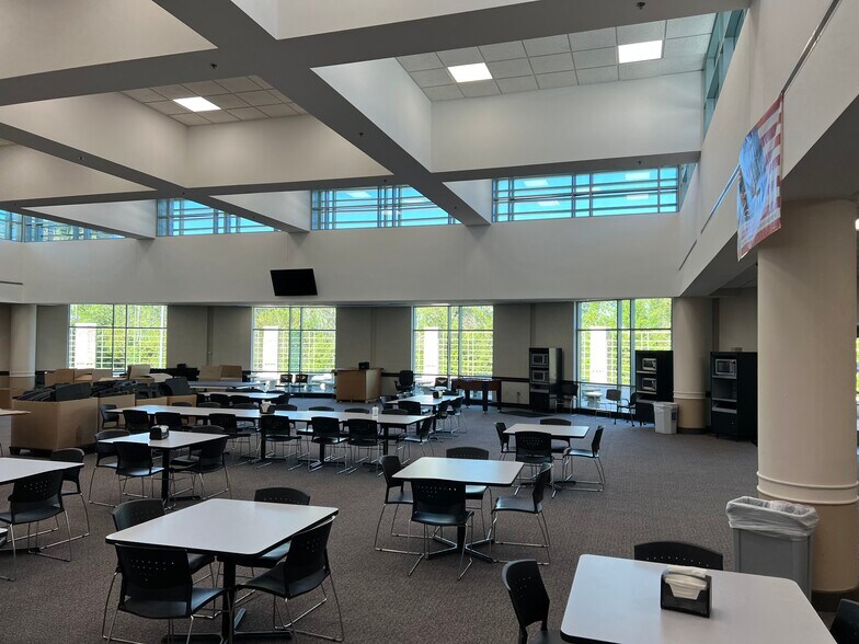 More Photos Of 1002 Arthur Dr, Lynn Haven Light Manufacturing For Sale