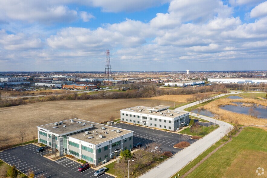 More Photos Of 18660 Graphics Dr, Tinley Park Office For Lease