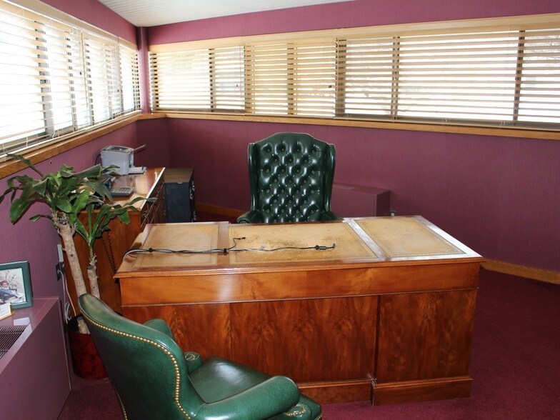 More Photos Of 427 Goshen Rd, Torrington Flex For Sale