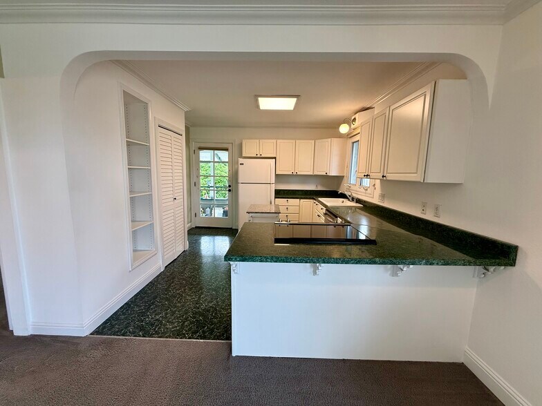More Photos Of 2258 14th Ave W, Seattle Apartments For Sale
