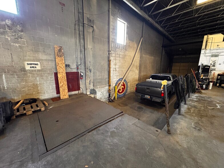More Photos Of 2809 NE Winter St, Minneapolis Warehouse For Sale