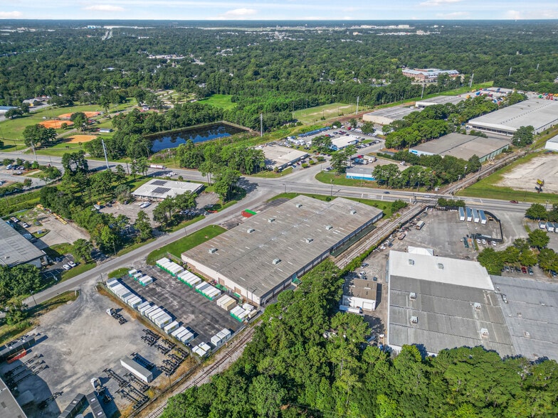 More Photos Of 916 Commerce Cir, Hanahan Warehouse For Lease