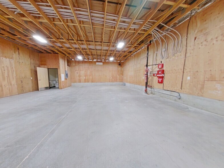 Primary Photo Of 4107 Industrial Ave, Springfield General Retail For Lease