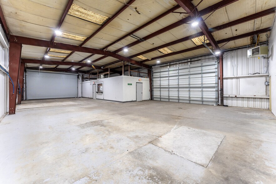 More Photos Of 550 Talmage Rd, Ukiah Auto Repair For Lease