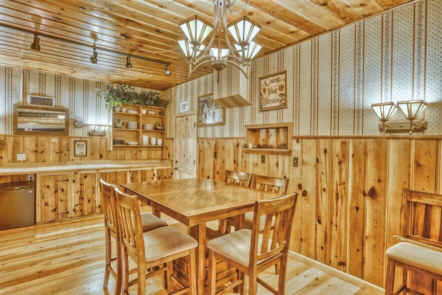 More Photos Of 140 Main St, Greer Specialty For Sale