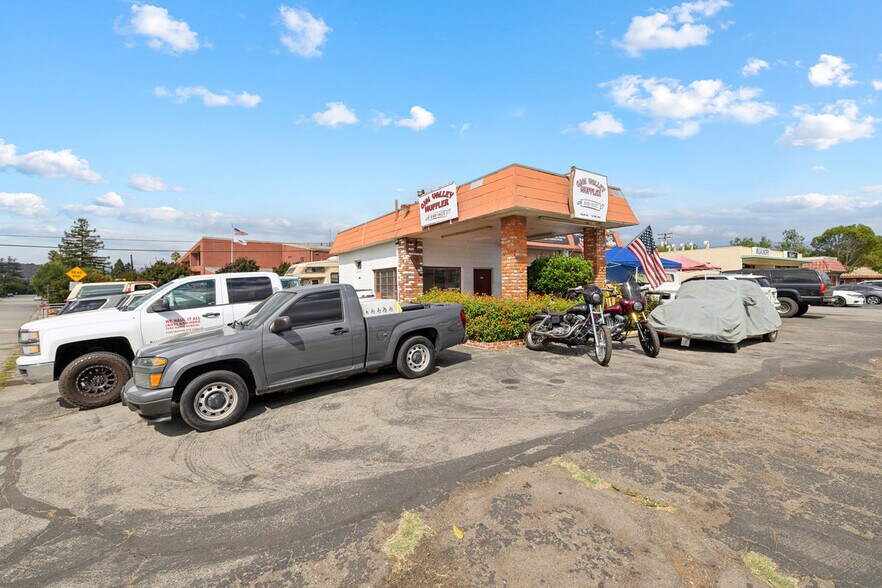 Primary Photo Of 501 N Ventura Ave, Oak View Auto Repair For Sale