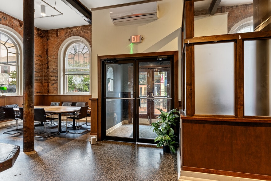 More Photos Of 100 N Loudoun St, Winchester Office For Lease