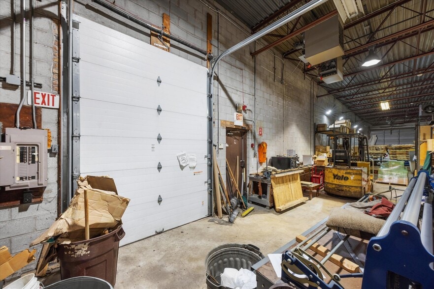 More Photos Of 4205-4215 Lawndale Ave, Lyons Manufacturing For Sale