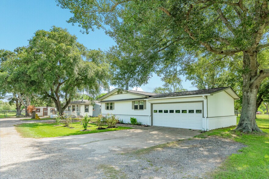 More Photos Of 2230 Nancy St, Alvin Specialty For Sale