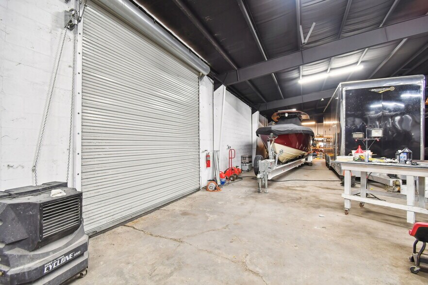 More Photos Of 13195 49th St N, Clearwater Warehouse For Lease