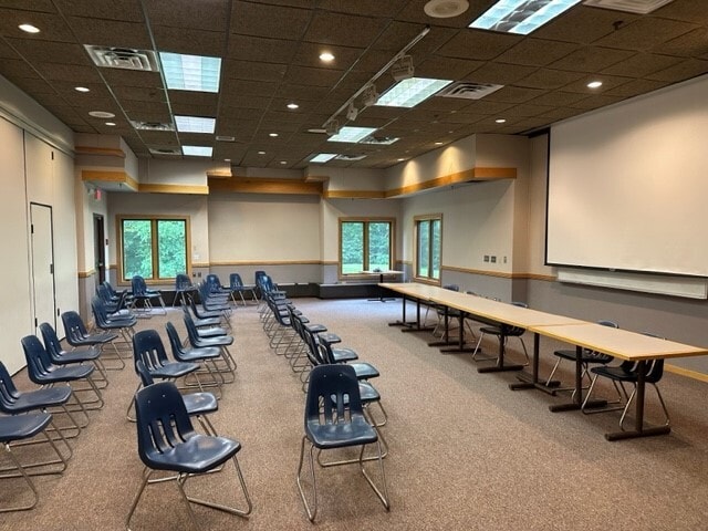 More Photos Of 184 High Ridge, Killington Storefront Retail Office For Lease