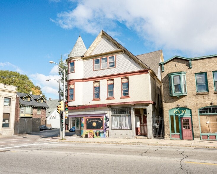 Primary Photo Of 2670-2678 N Holton St, Milwaukee Storefront Retail Residential For Sale