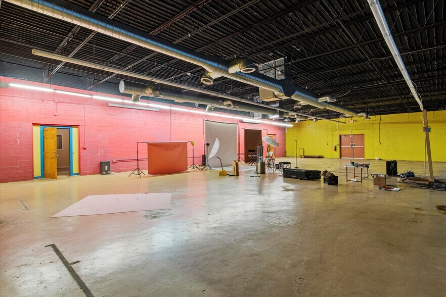 More Photos Of 987 Hollywood Rd NW, Atlanta Industrial For Sale